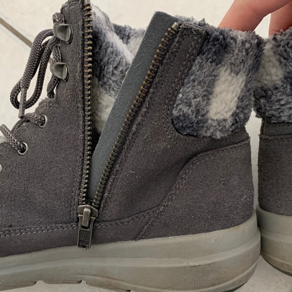 Skechers Black and Gray Winter Boots - Picture 8 of 17